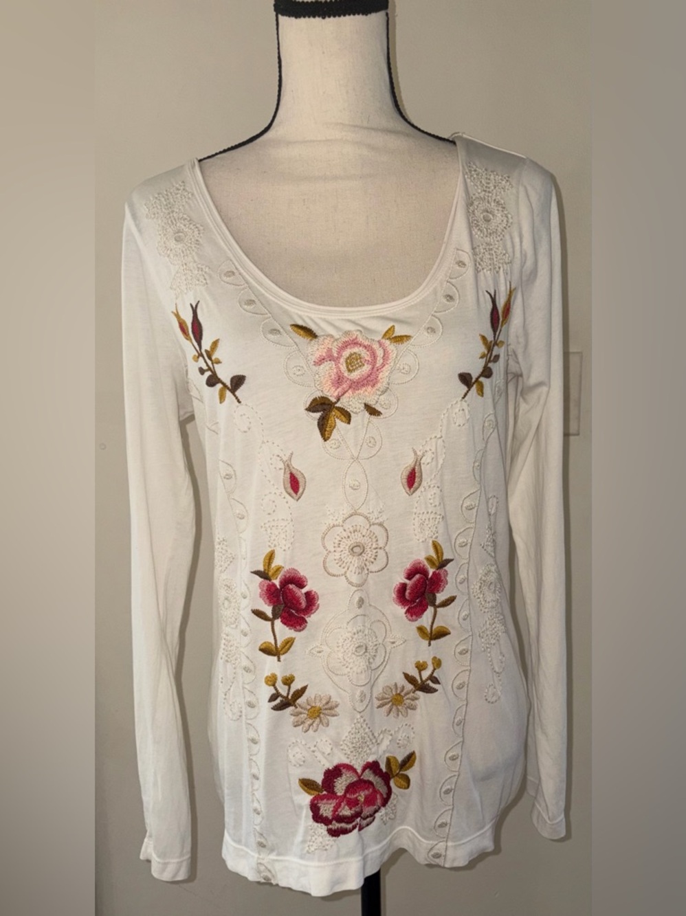 Johnny Was White Cotton Long-Sleeve Scoop Neck Top with Rose Embroidery